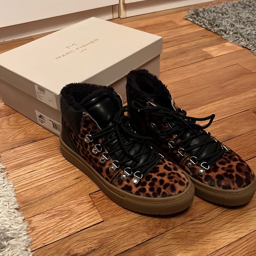 Marc Fisher NEW Sz 7.5 M Womens Daisie Sneaker Cheetah Print Fur Ankle Booties